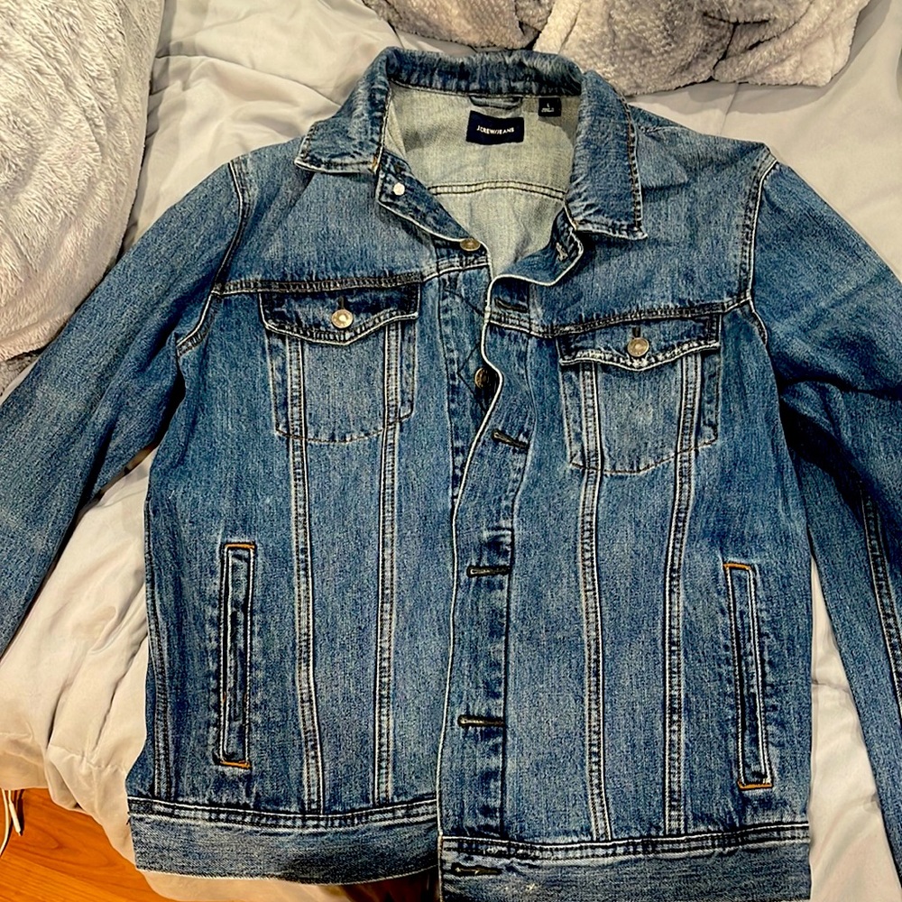 Classic denim jacket
Item J6856 Large